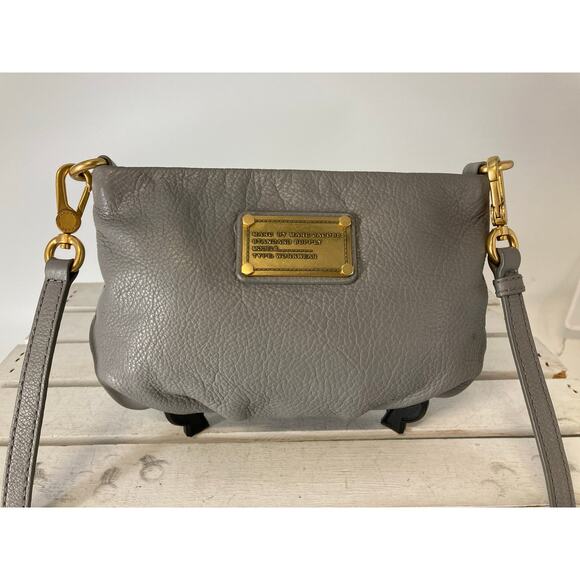 MARC BY MARC JACOBS GRAY PEBBLED LEATHER SMALL CROSSOBODY BAG - Picture 1 of 14